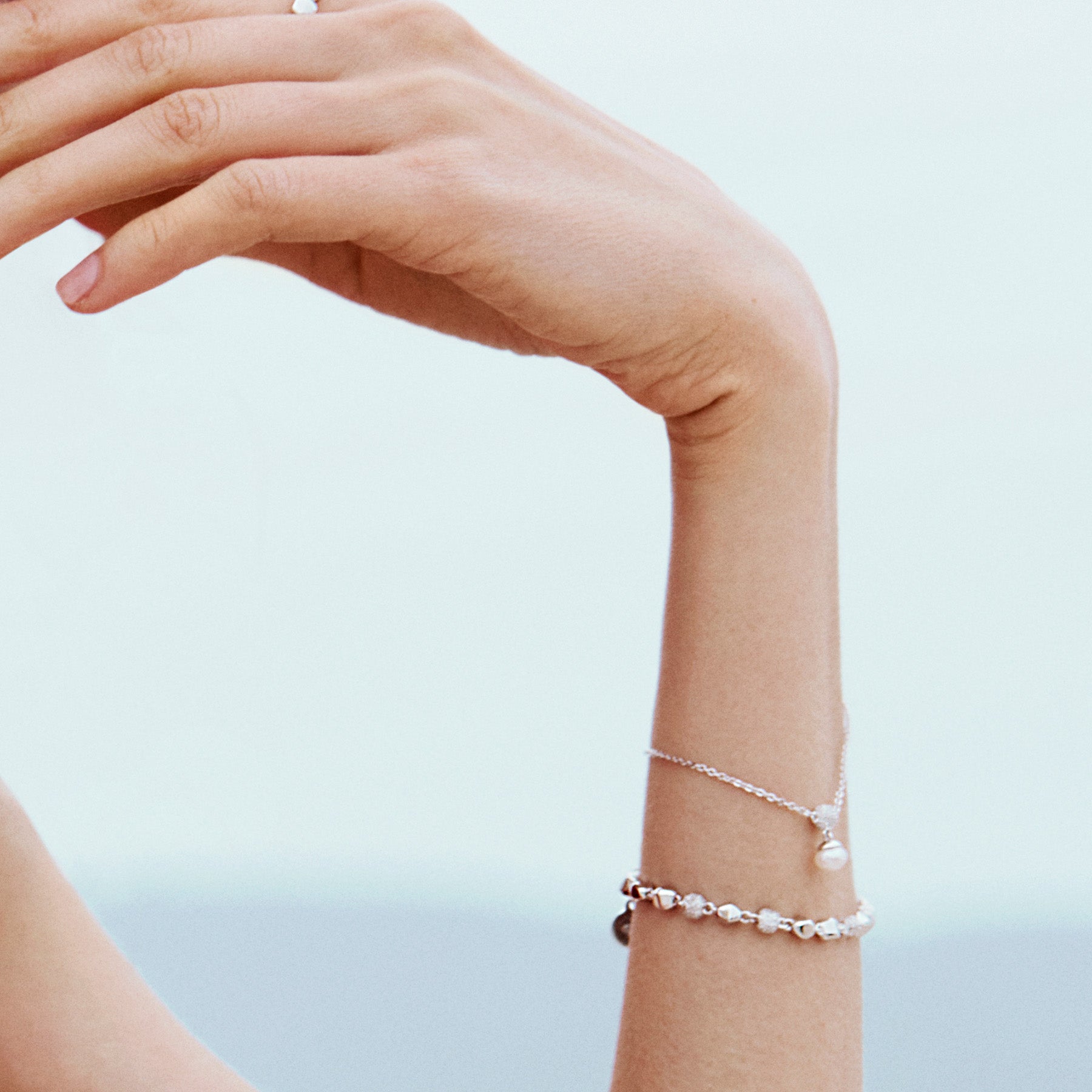 925   Sterling Silver Soft Chain Bracelet, 30 White Cubic Zirconia, 1 Natural Pearl | Rzaz011